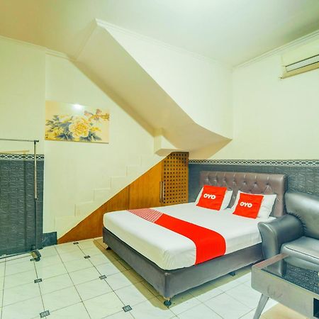 Oyo 93132 Modom Homestay Near Rs Islam Jakarta Pondok Kopi Buitenkant foto