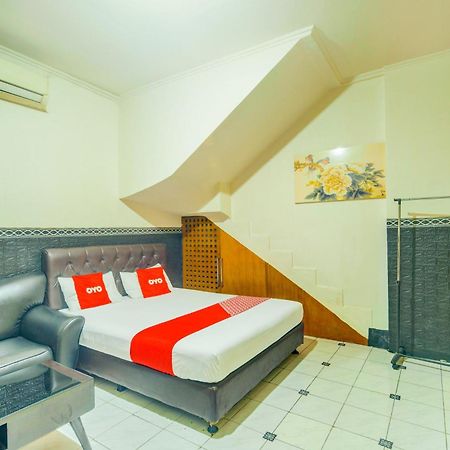 Oyo 93132 Modom Homestay Near Rs Islam Jakarta Pondok Kopi Buitenkant foto