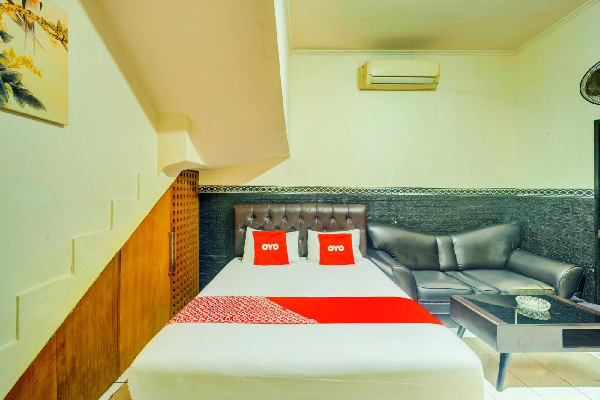 Oyo 93132 Modom Homestay Near Rs Islam Jakarta Pondok Kopi Buitenkant foto