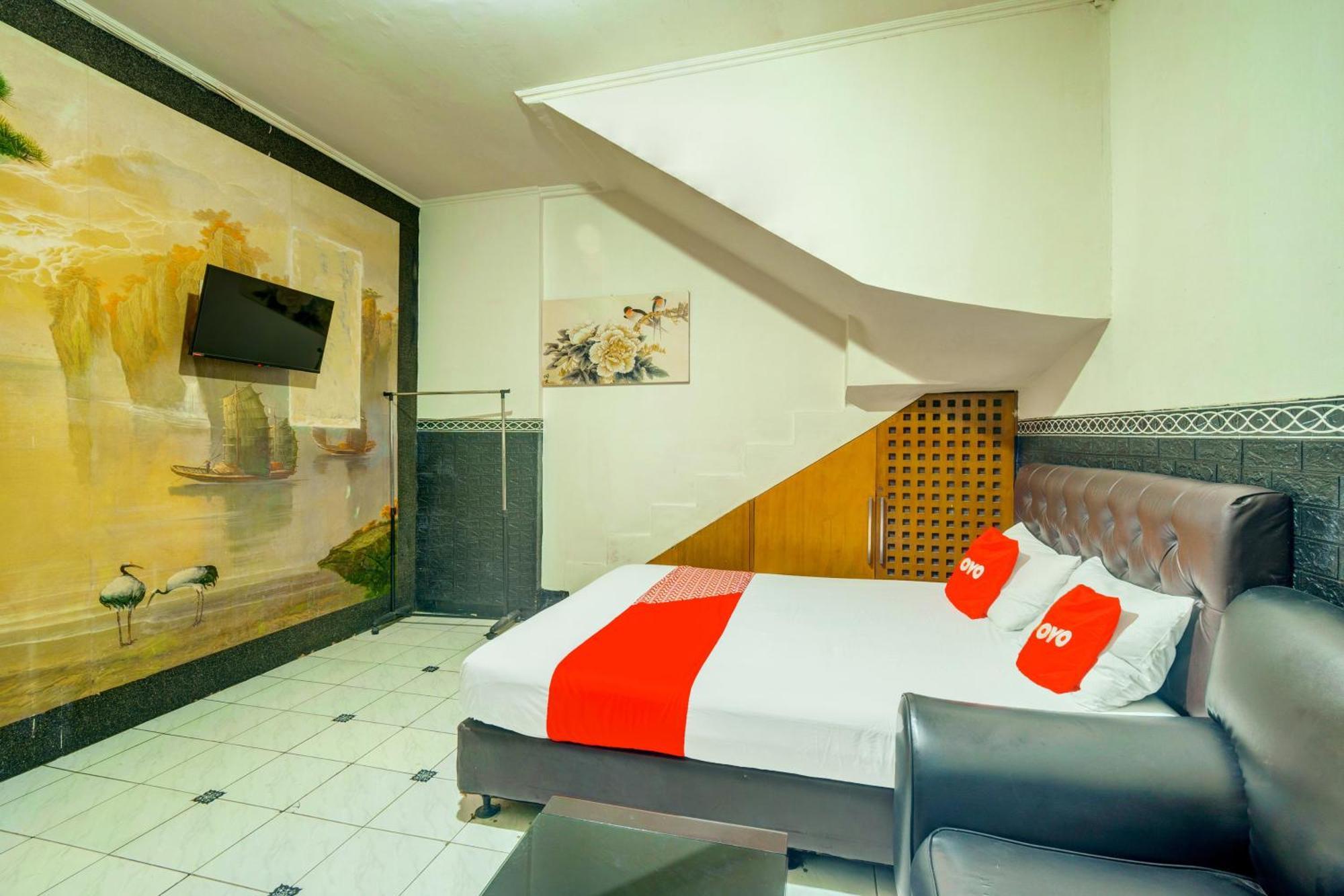 Oyo 93132 Modom Homestay Near Rs Islam Jakarta Pondok Kopi Buitenkant foto