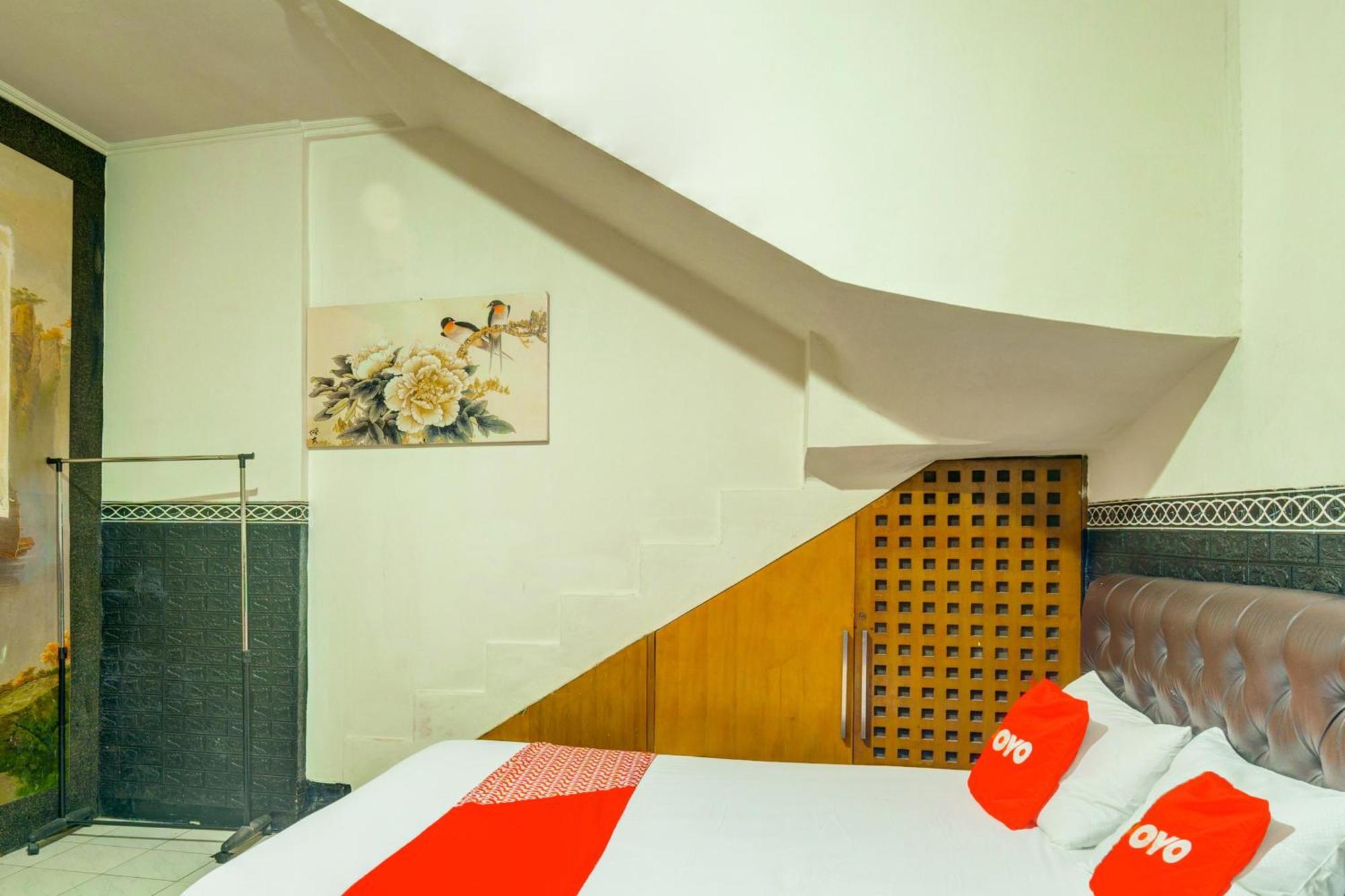 Oyo 93132 Modom Homestay Near Rs Islam Jakarta Pondok Kopi Buitenkant foto