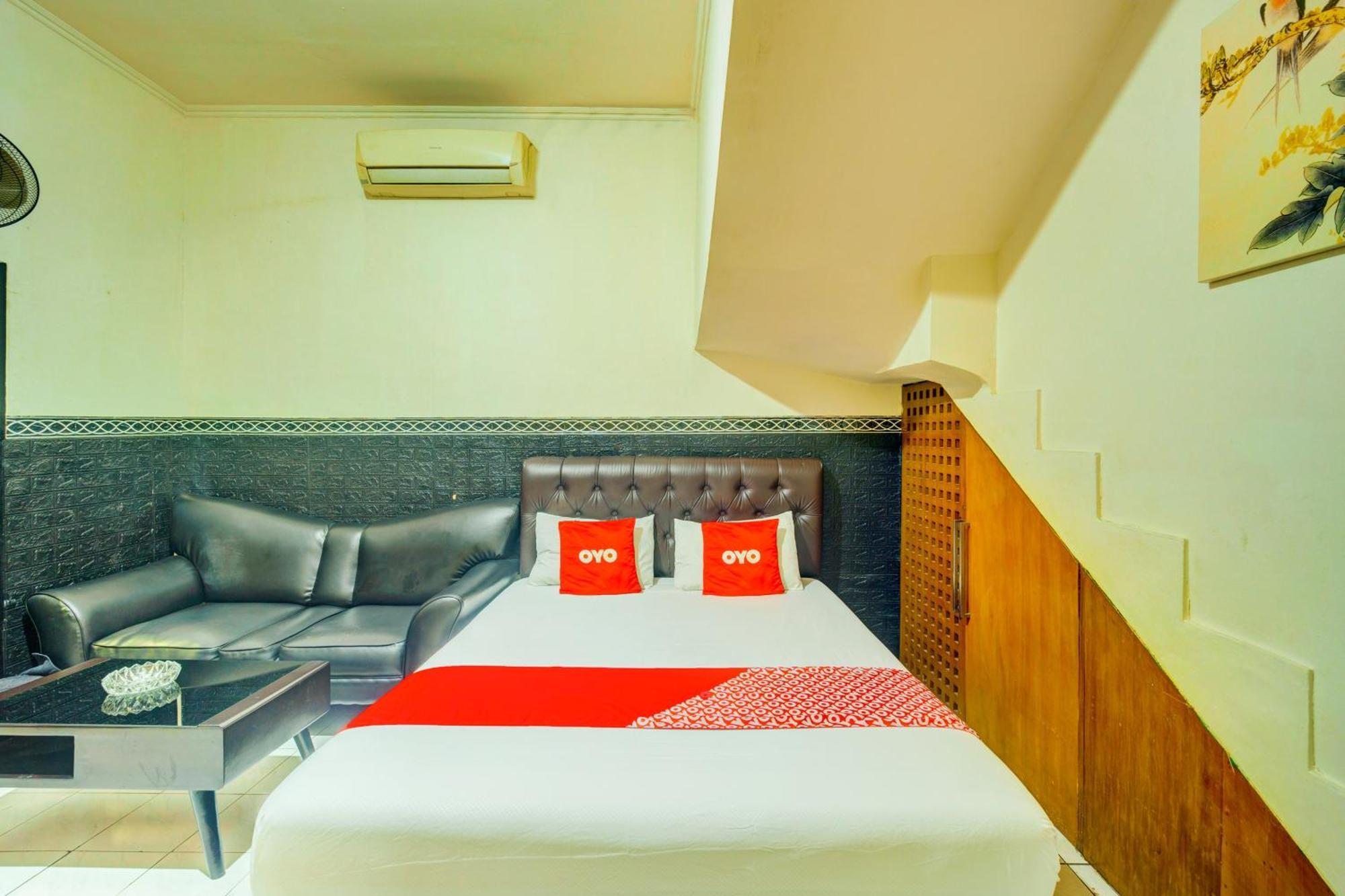Oyo 93132 Modom Homestay Near Rs Islam Jakarta Pondok Kopi Buitenkant foto