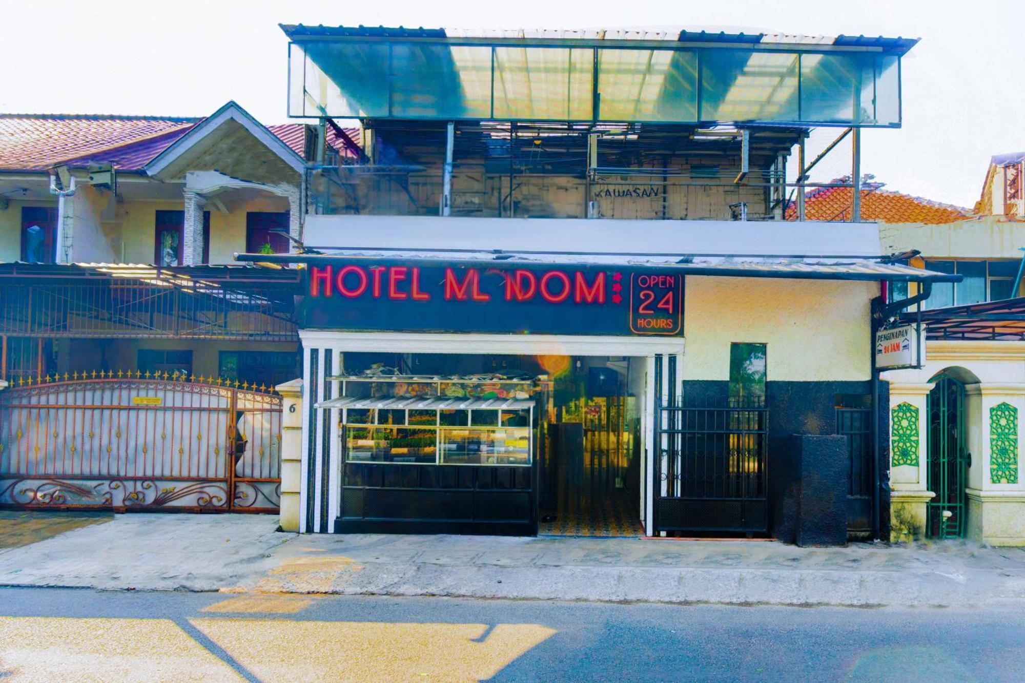 Oyo 93132 Modom Homestay Near Rs Islam Jakarta Pondok Kopi Buitenkant foto
