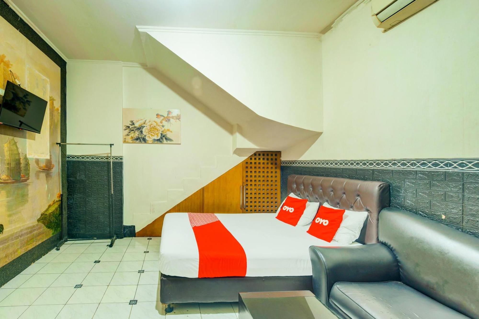 Oyo 93132 Modom Homestay Near Rs Islam Jakarta Pondok Kopi Buitenkant foto
