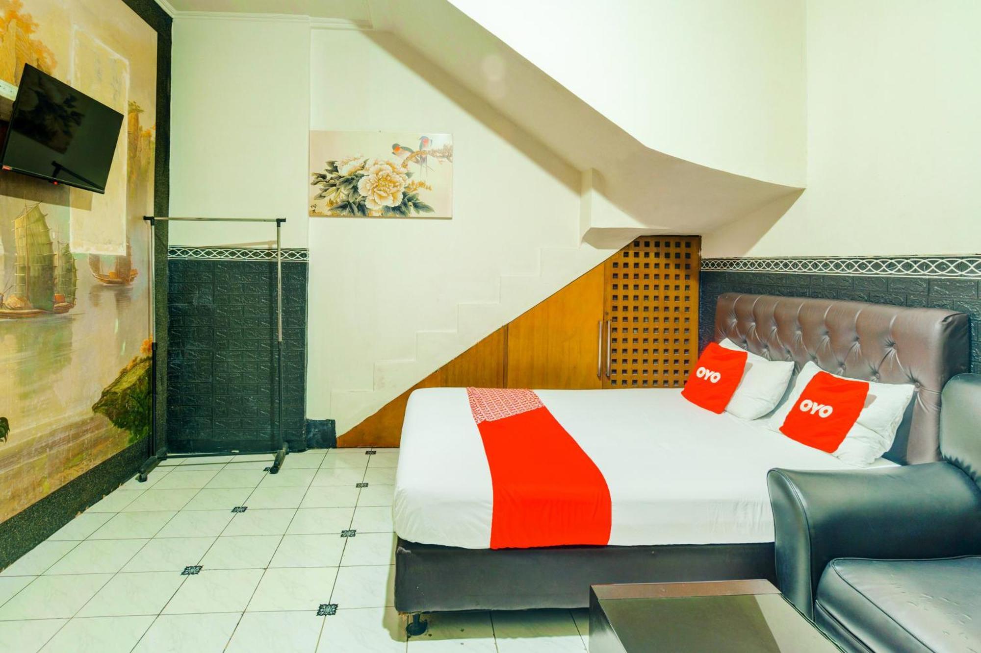 Oyo 93132 Modom Homestay Near Rs Islam Jakarta Pondok Kopi Buitenkant foto