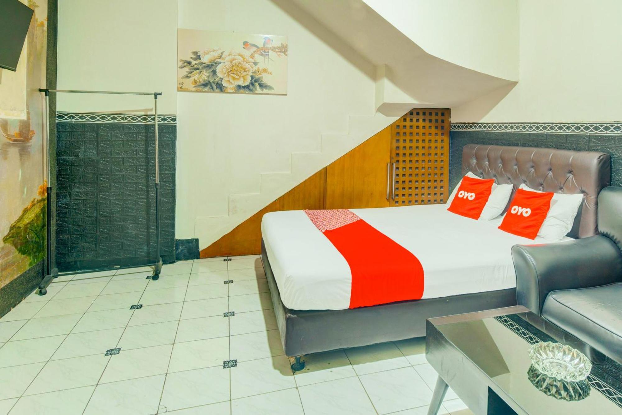 Oyo 93132 Modom Homestay Near Rs Islam Jakarta Pondok Kopi Buitenkant foto